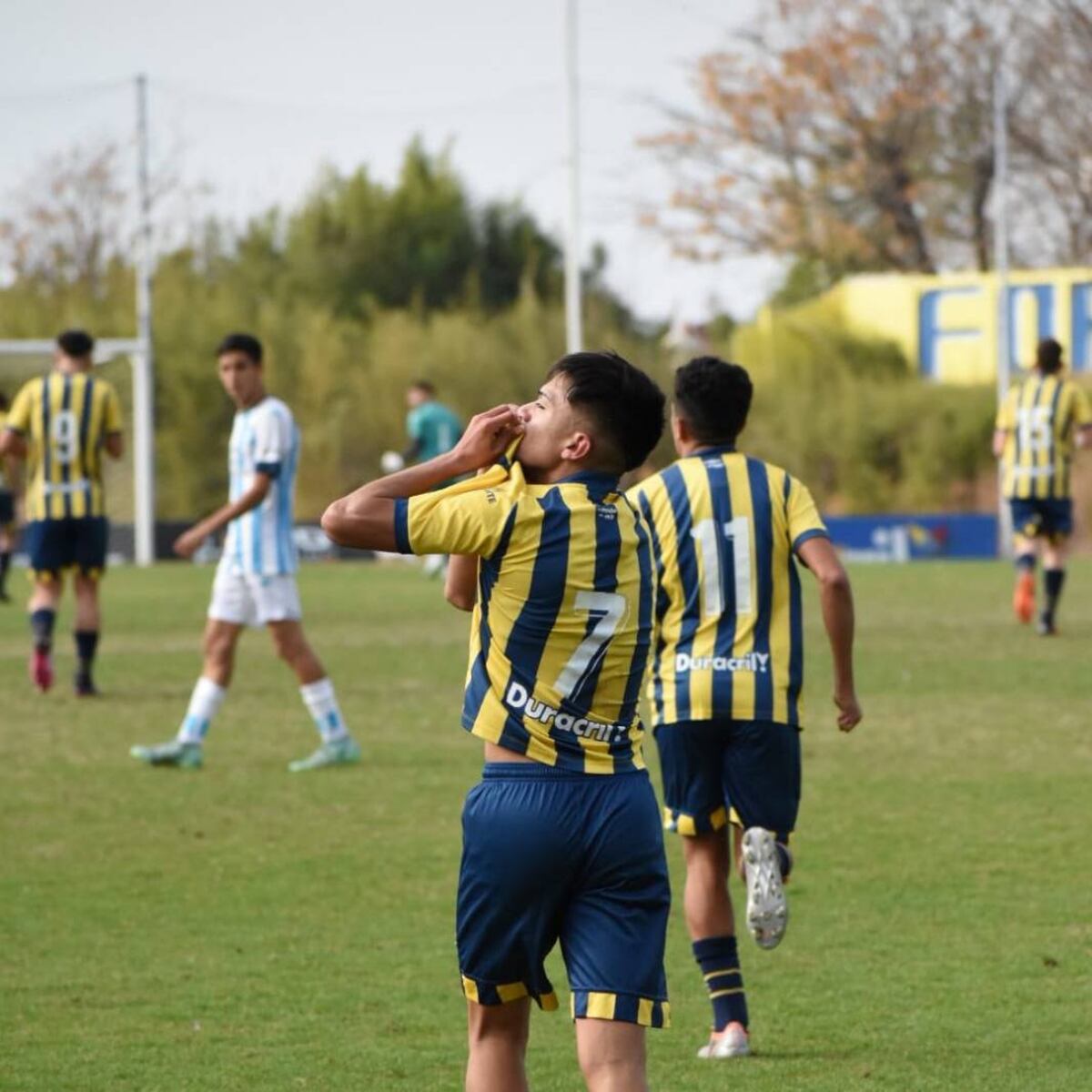 Ojo, Carlos Tevez: pibe de Rosario Central metió gol fenomenal en inferiores