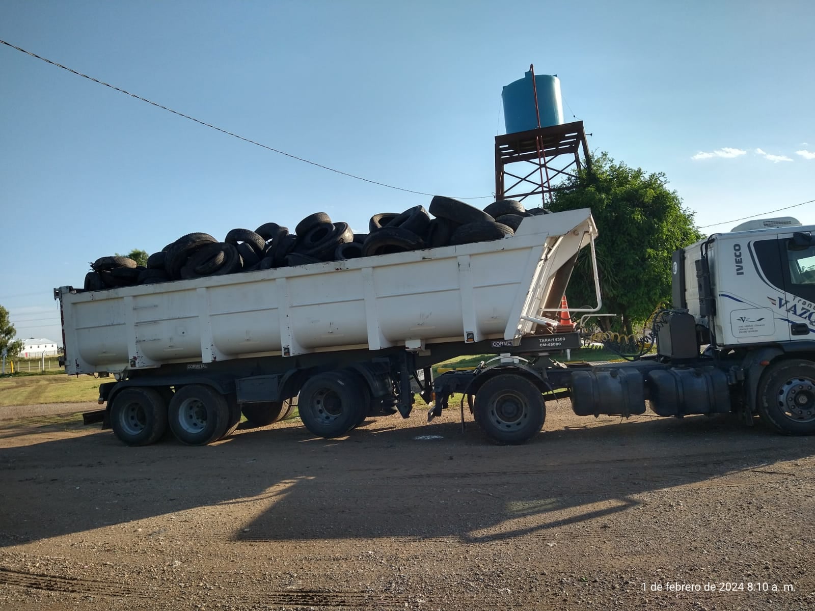 trasladan neumáticos en desuso para su reciclado