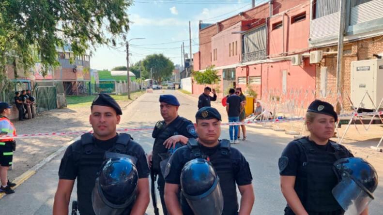 Mataron a un adolescente de un botellazo durante una pelea callejera.