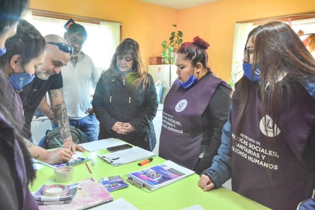 Personal municipal recorrió el Barrio Río Pipo promocionando el programa de deportes.