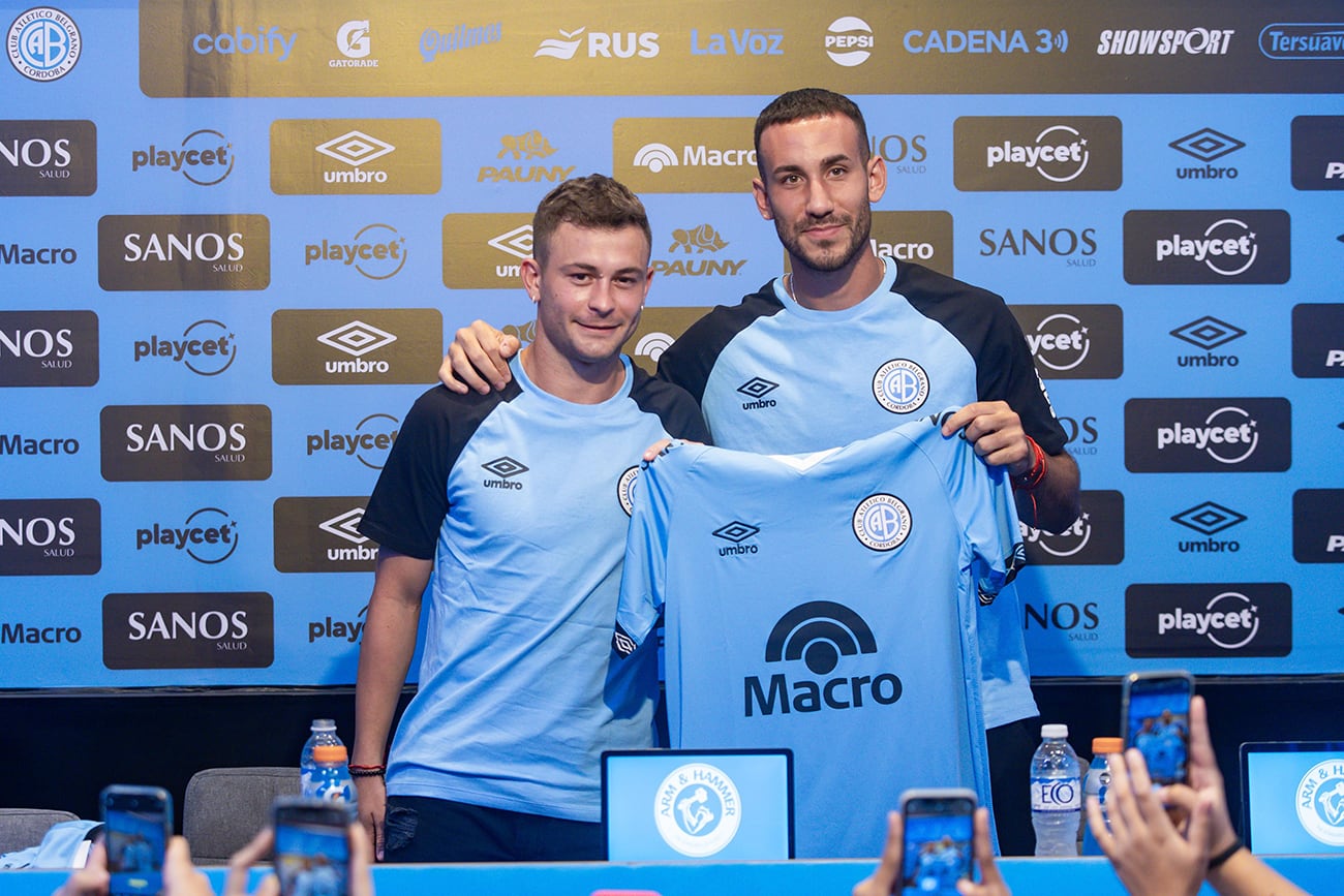 Belgrano presentó sus dos últimas incorporaciones. De izquierda a derecha, Ariel Rojas (director deportivo), Santiago Longo, Agustín Dattola y Luis Fabián Artime (presidente).