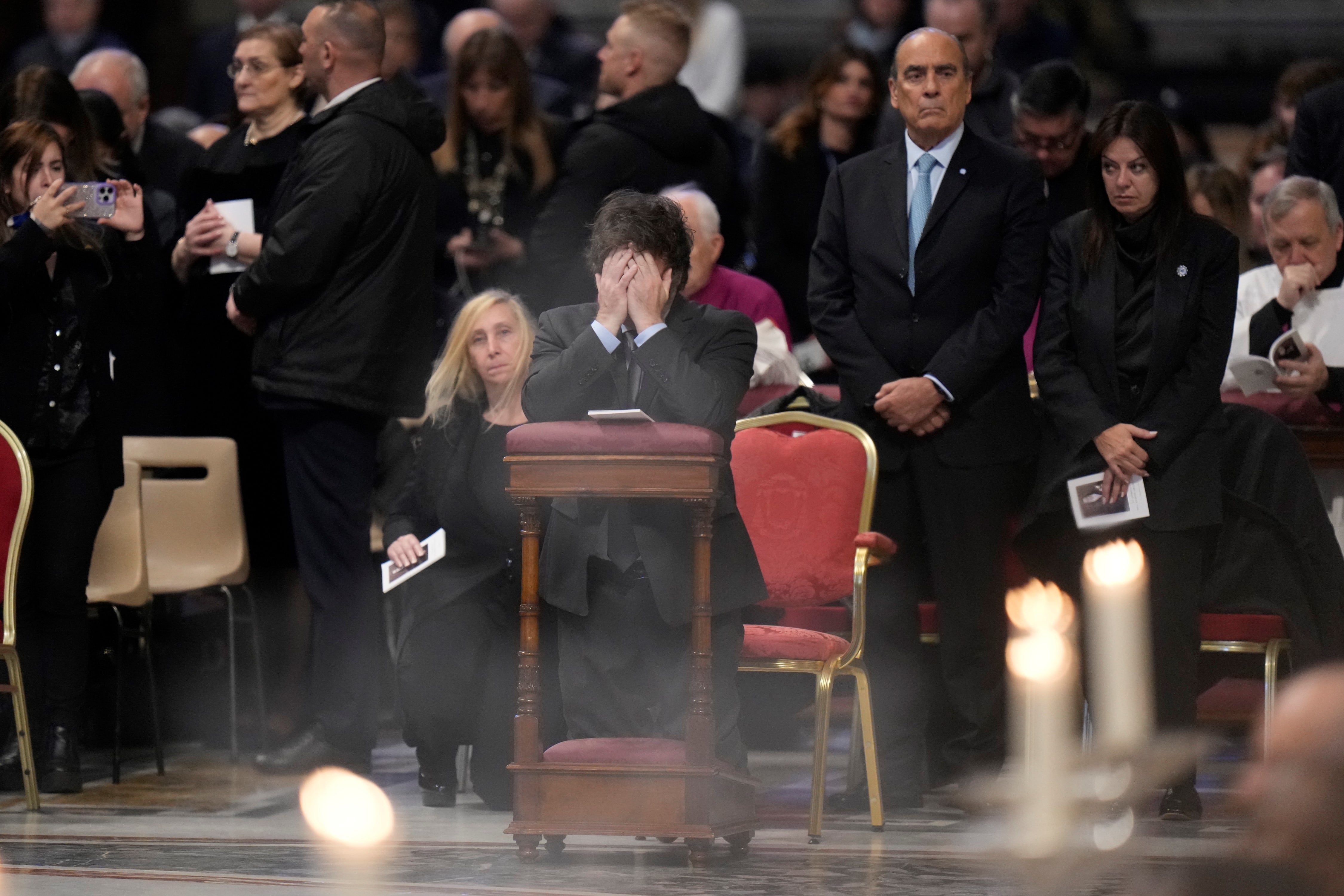 El encuentro entre el Papa Francisco y Javier Milei. (AP)