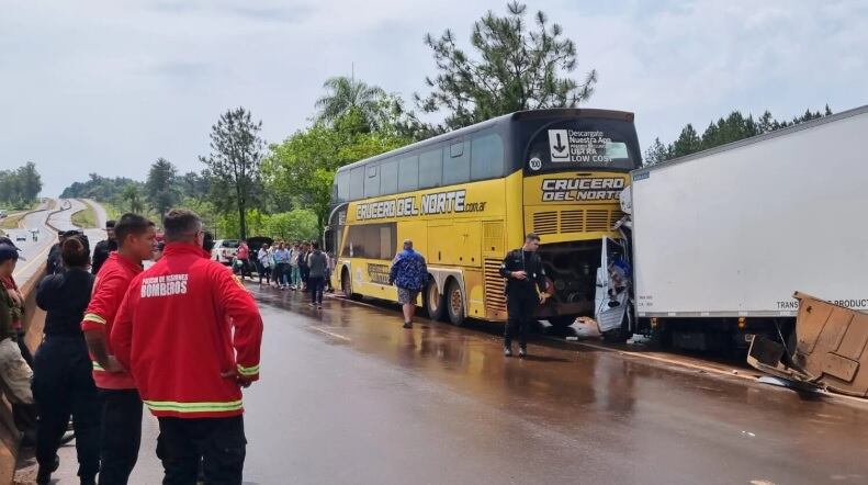 Accidente vial en Garupá dejó como saldo a un camionero herido.