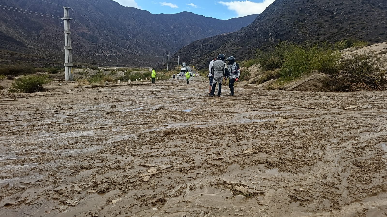 Corte en la Ruta 7 por un alud que se desató en la alta montaña.