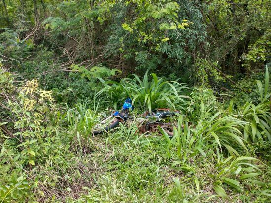 Motocicleta abandonada entre malezas fue secuestrada en Oberá.