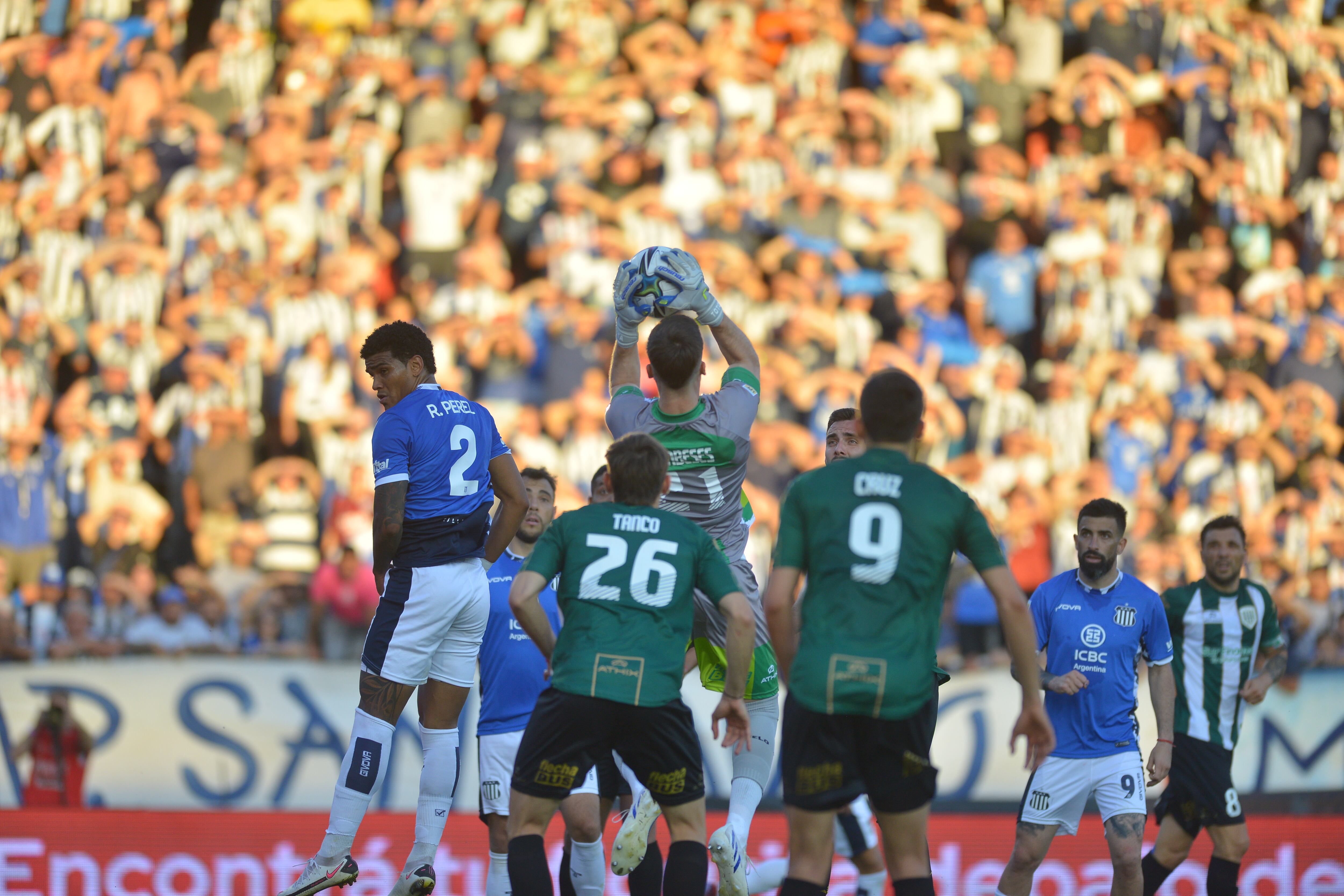 Talleres en su partido ante Banfield, por semifinales de Copa Argentina. (José Gabriel Hernández / La Voz).