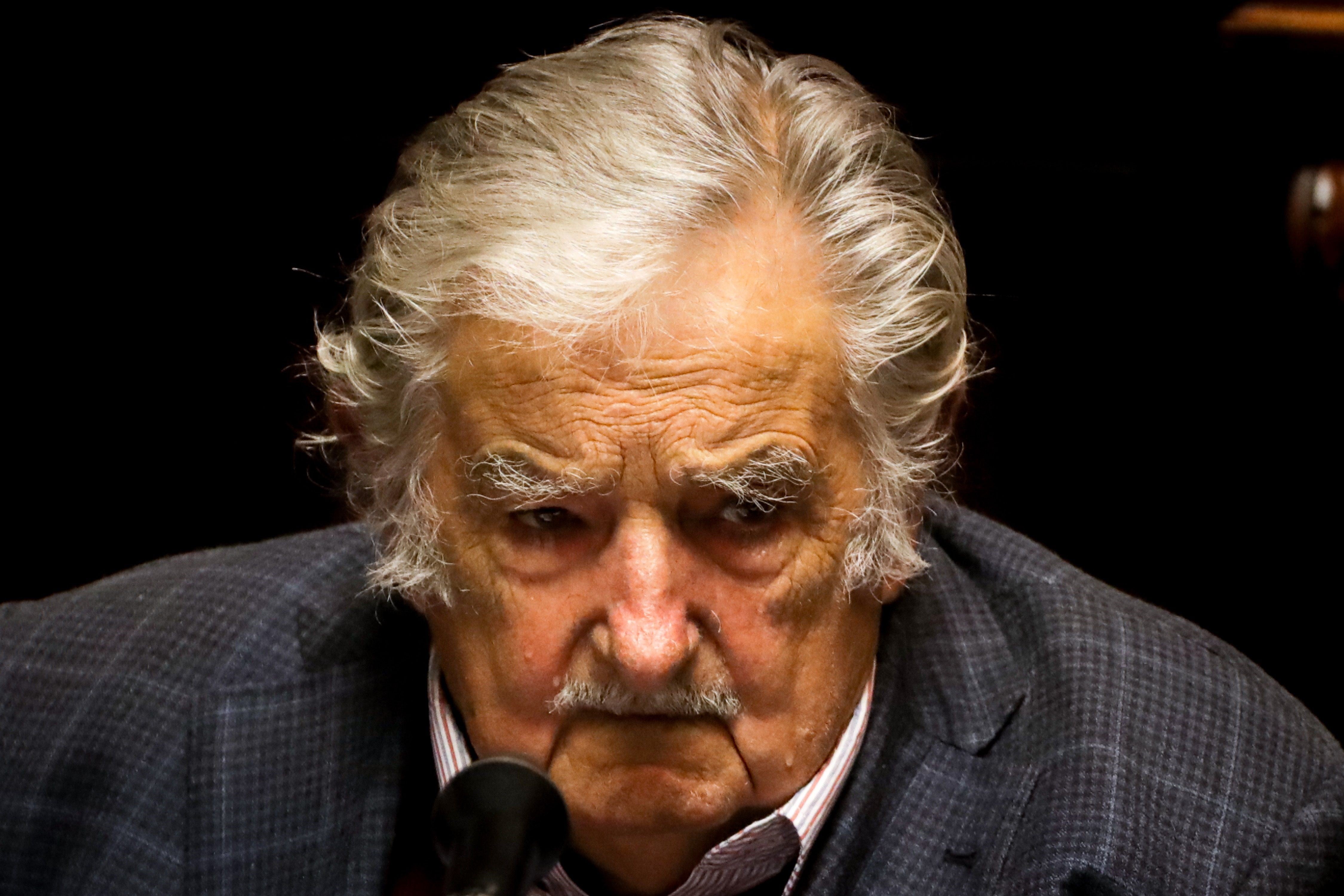 José Mujica dijo que padece de un tumor en el esófago.