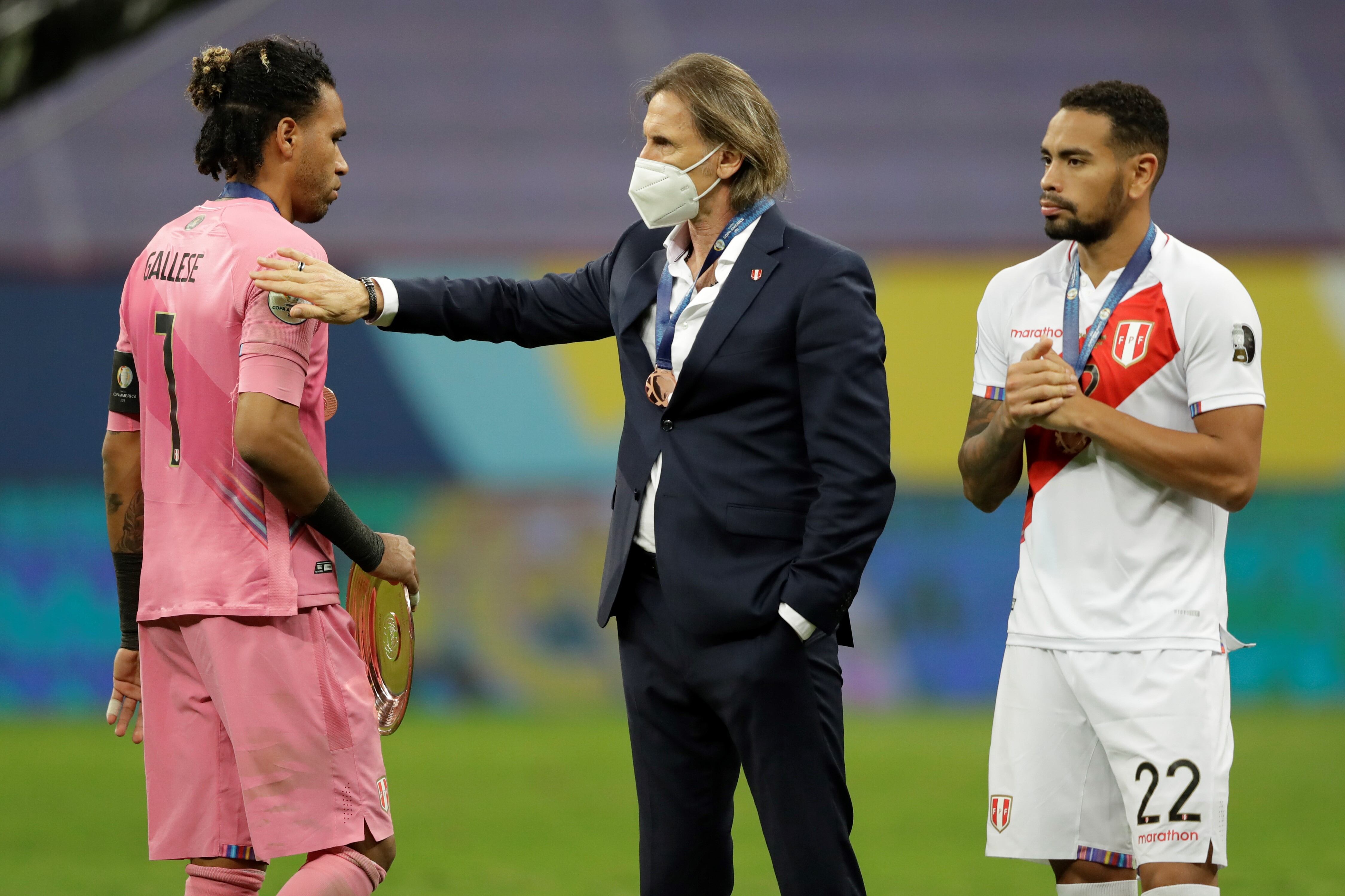 Ricardo Gareca se despidió de la selección peruana de fútbol, tras no haberla clasificado al Mundial. Foto: AP.