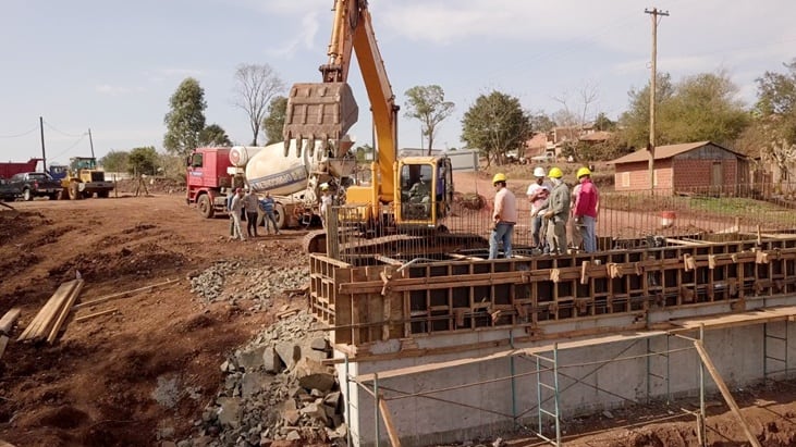 Continúan las obras en el puente San Francisco en Comandante Andresito.