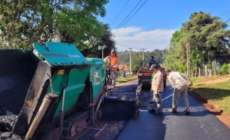 San Pedro: ejecutan obras de asfalto sobre empedrado.