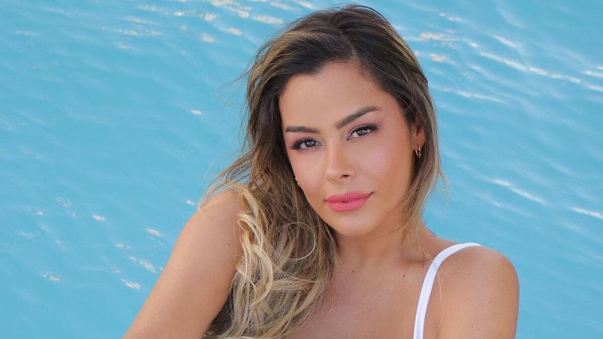 Con un total white, Larissa Riquelme deslumbró en Instagram como un ángel