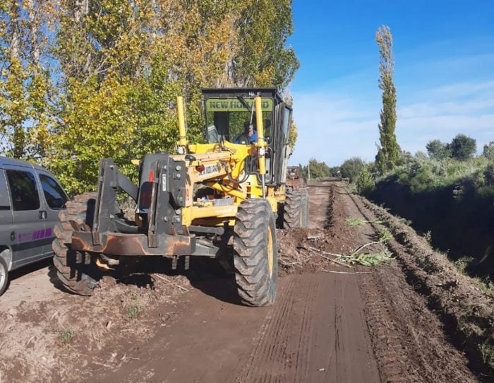 Vialidad Provincial trabaja en la recomposición de los caminos afectados por la tormenta del 20 de abril. 