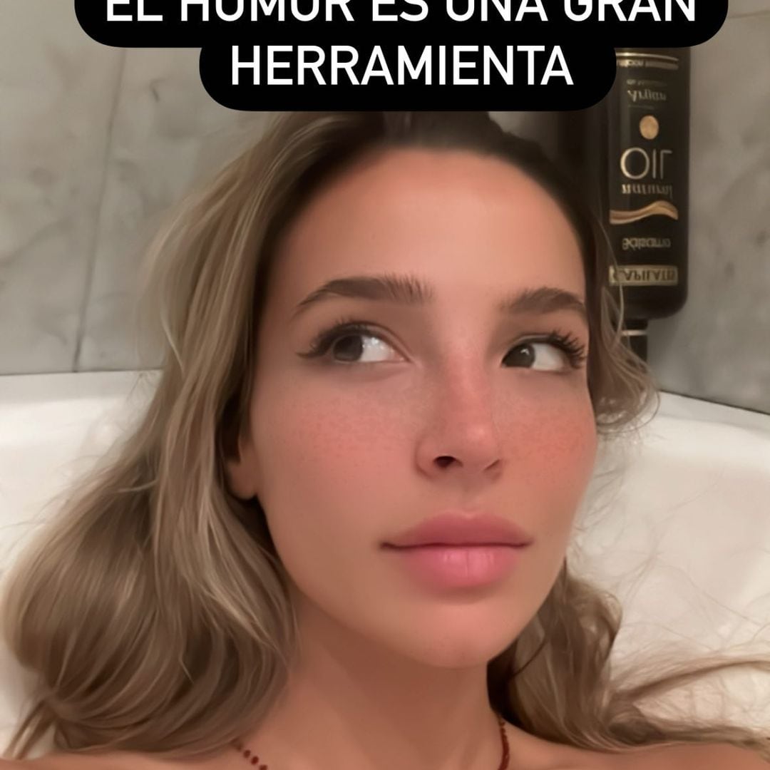 Brenda Asnicar posó dentro de la bañera y enamoró a sus fans