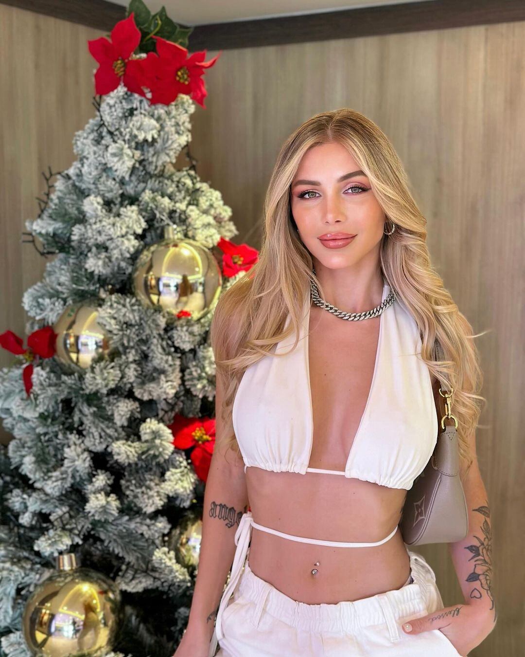 Romina Malaspina paralizó la Navidad con un look ultra sensual