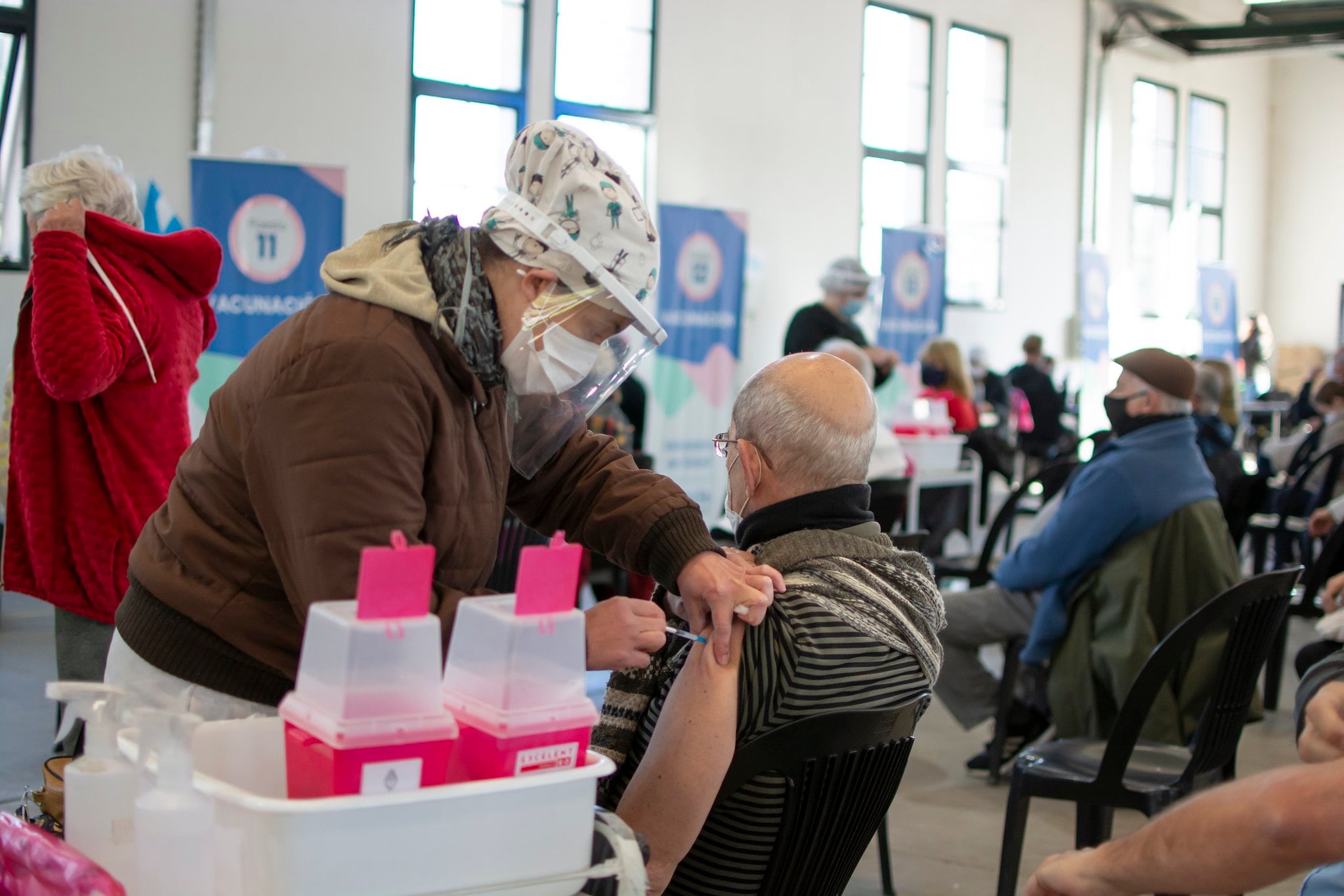 Avanza la aplicación de vacunas contra el coronavirus en Santa Fe.