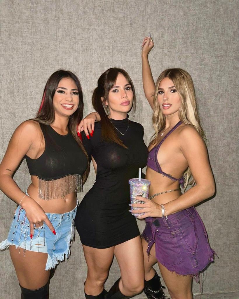 Romina Uhrig en una foto junto a Julieta Poggio y Daniela Celis.