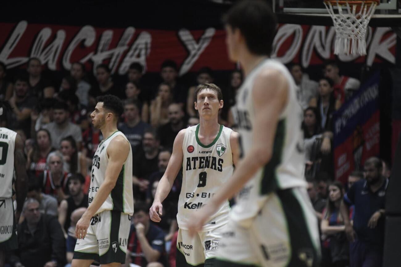 Atenas enfrentó a San Lorenzo, en Buenos Aires, por el quinto partido de la serie permanencia de la Liga Nacional de Básquet. (Federico López Claro)