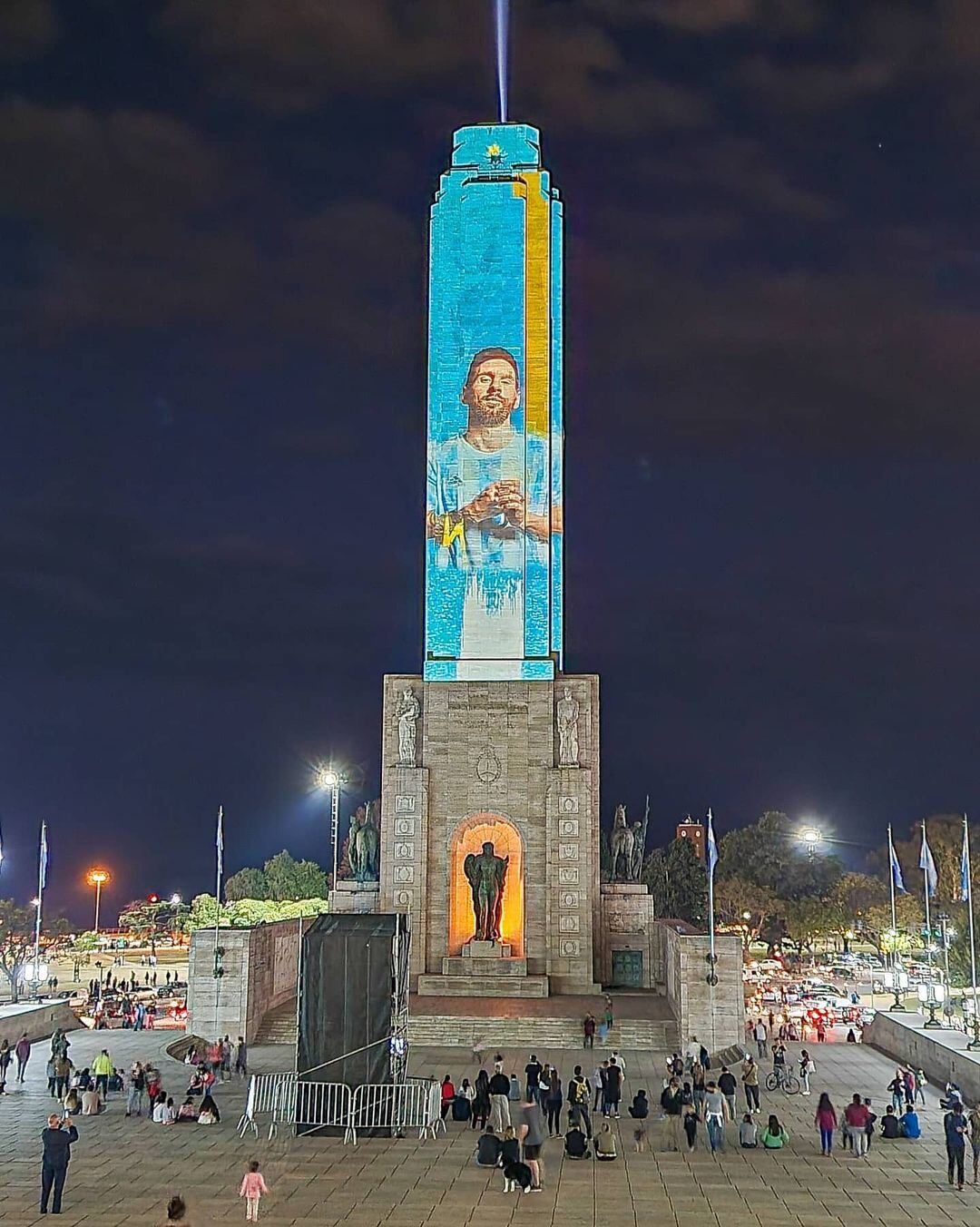 Proyectaron la imagen de Lionel Messi en el Monumento a la Bandera