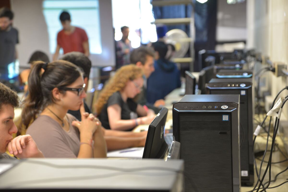 Cuáles son las profesiones mejores pagas y que se estudian gratis en Córdoba