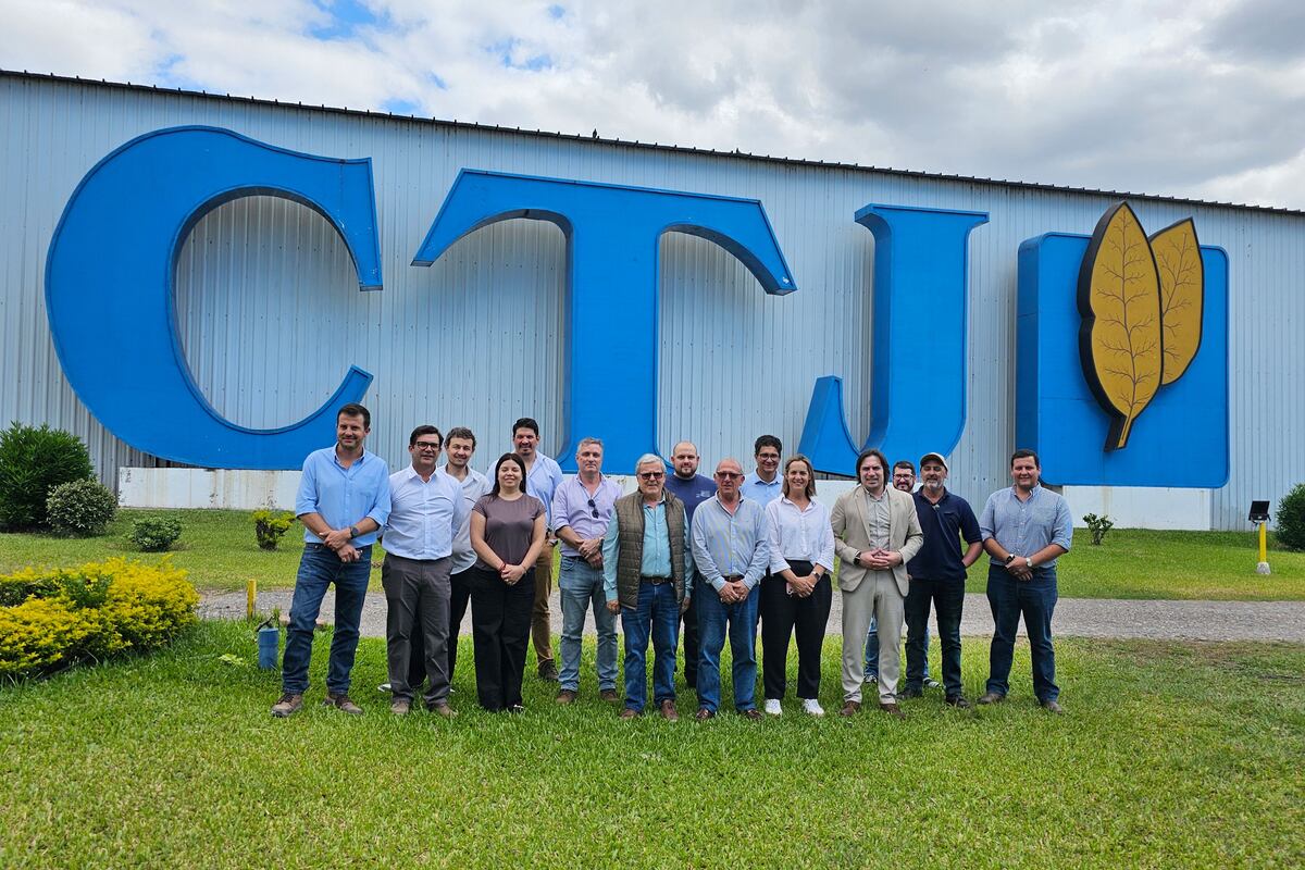 Líderes del sector agropecuario nacional visitaron la Cooperativa de Tabacaleros de Jujuy