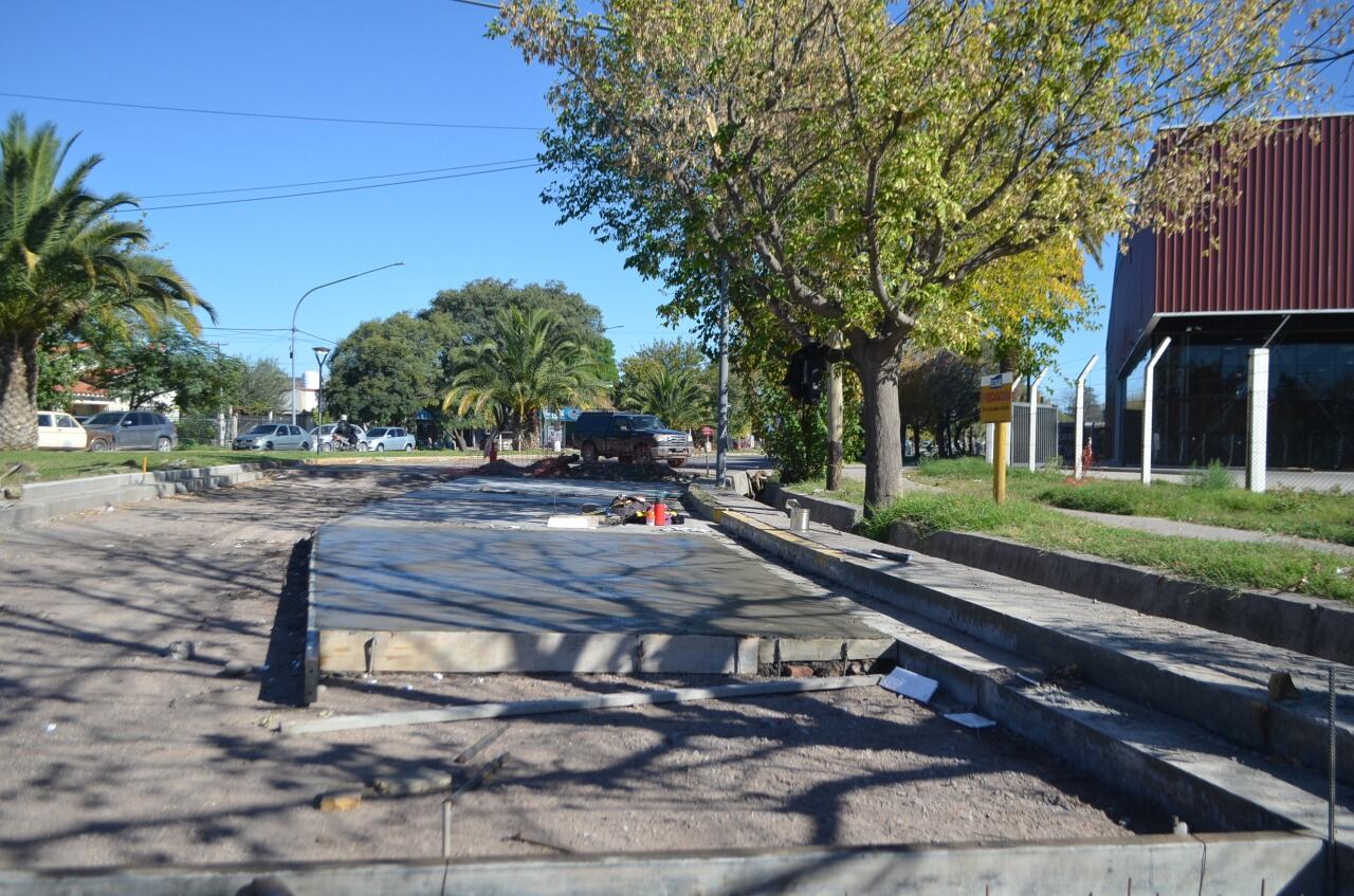 El hormigón en la rotonda de la Copa es parte de las obras de renovación del acceso este en San Rafael.