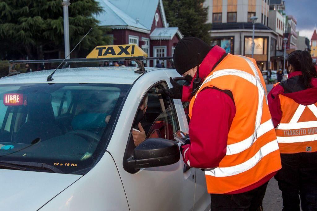 Los conductores de los vehículos que circularon por San Martín, entre Fadul y 25 de mayo, fueron notificados de la campaña. 