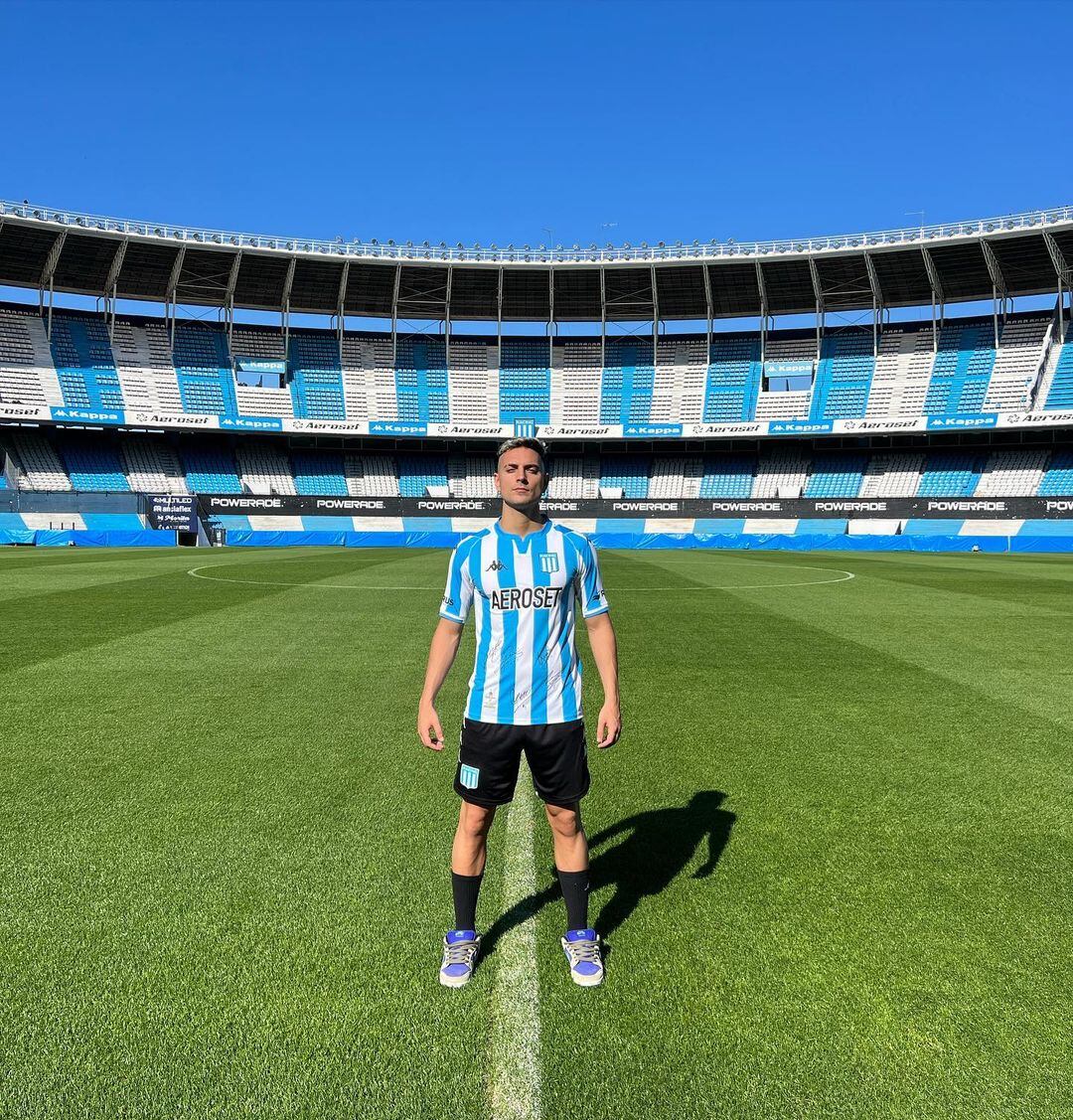 Coscu es fanático de Racing y se unió con la dirigencia para ayudar al club.