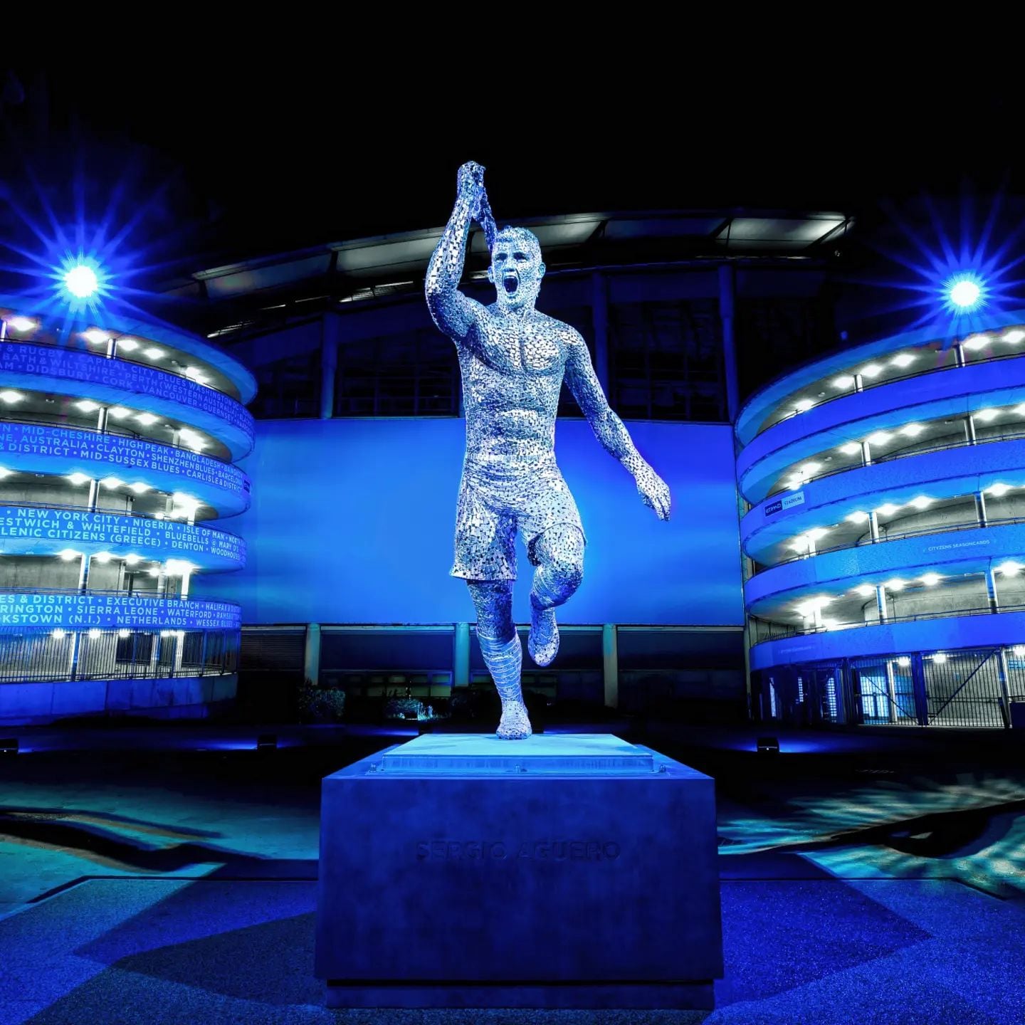 La estatua del Kun Agüero.