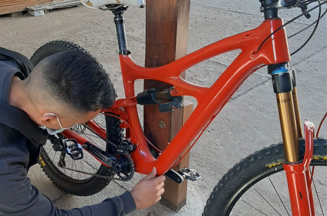 La bici que fue repintada a rojo. (Policía)