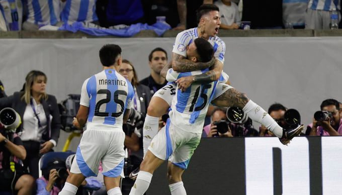 La celebración de Argentina tras eliminar a Ecuador. (Prensa AFA).