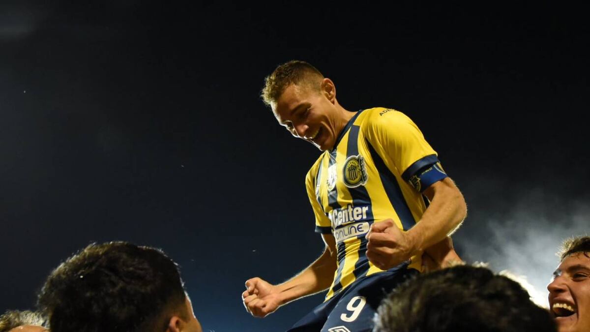 Rosario Central homenajeó a Marco Ruben con la voz de Reynaldo Sietecase