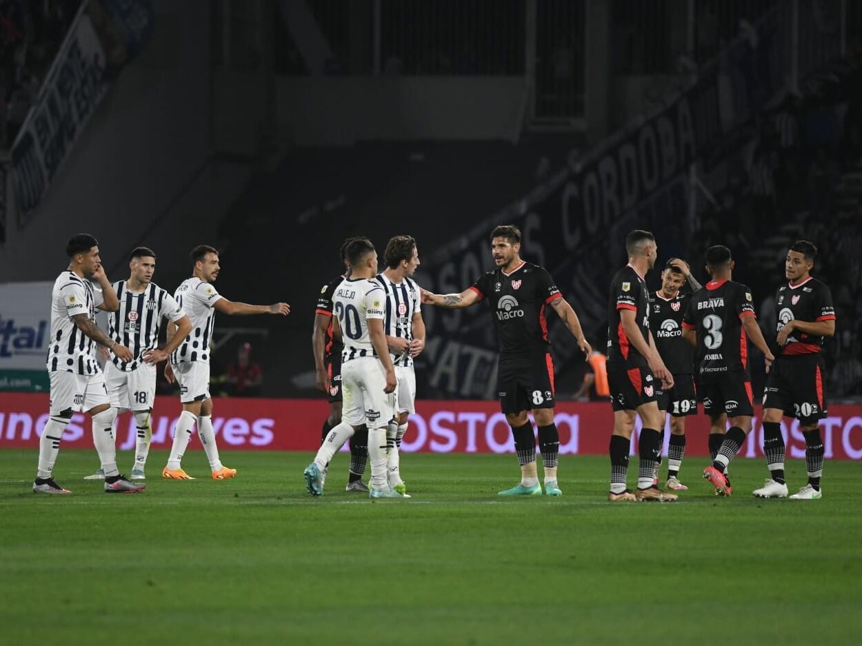 Las mejores imágenes de Talleres e Instituto, en el Kempes, por la Copa de la Liga Profesional. (Facundo Luque y José Hernández)