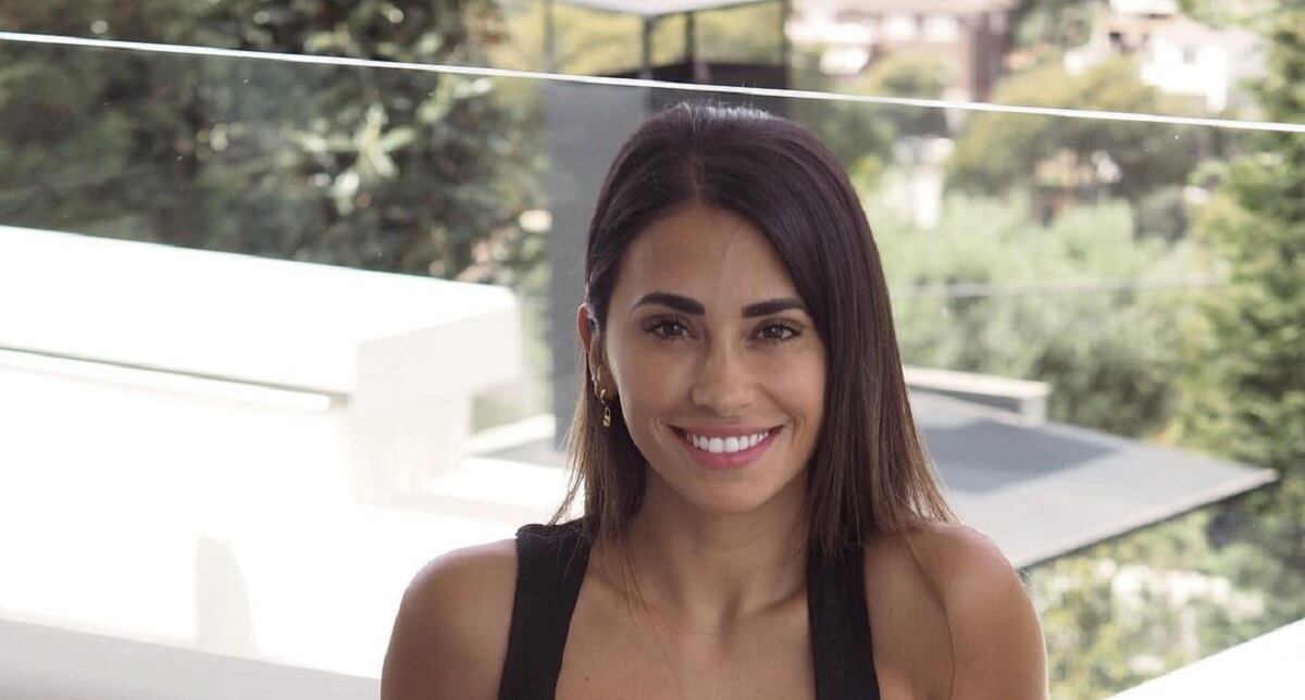 Antonela Roccuzzo deslumbró bajo el sol con un nuevo outfit casual y deportivo