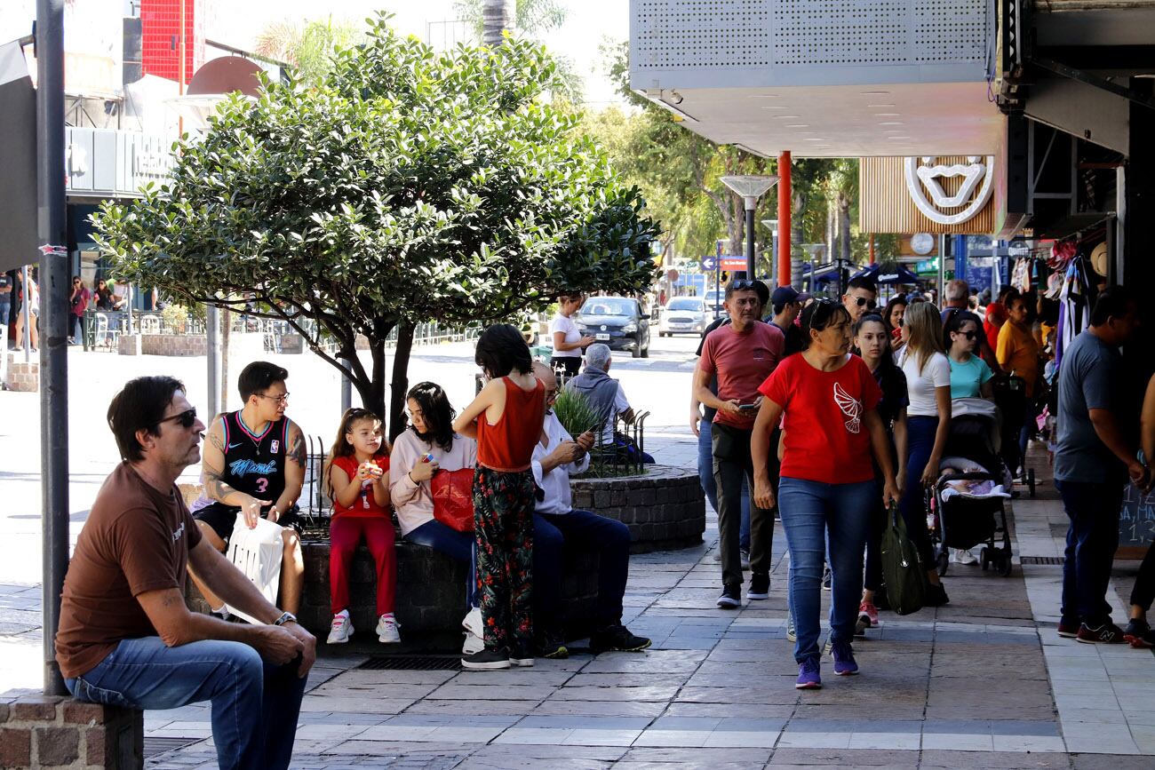 Gran cantidad de turistas llegaron a Villa Carlos Paz. El Cerro de La cruz y el centro de la ciudad recibieron a las familias que llegaron para Semana Santa.  (La Voz)