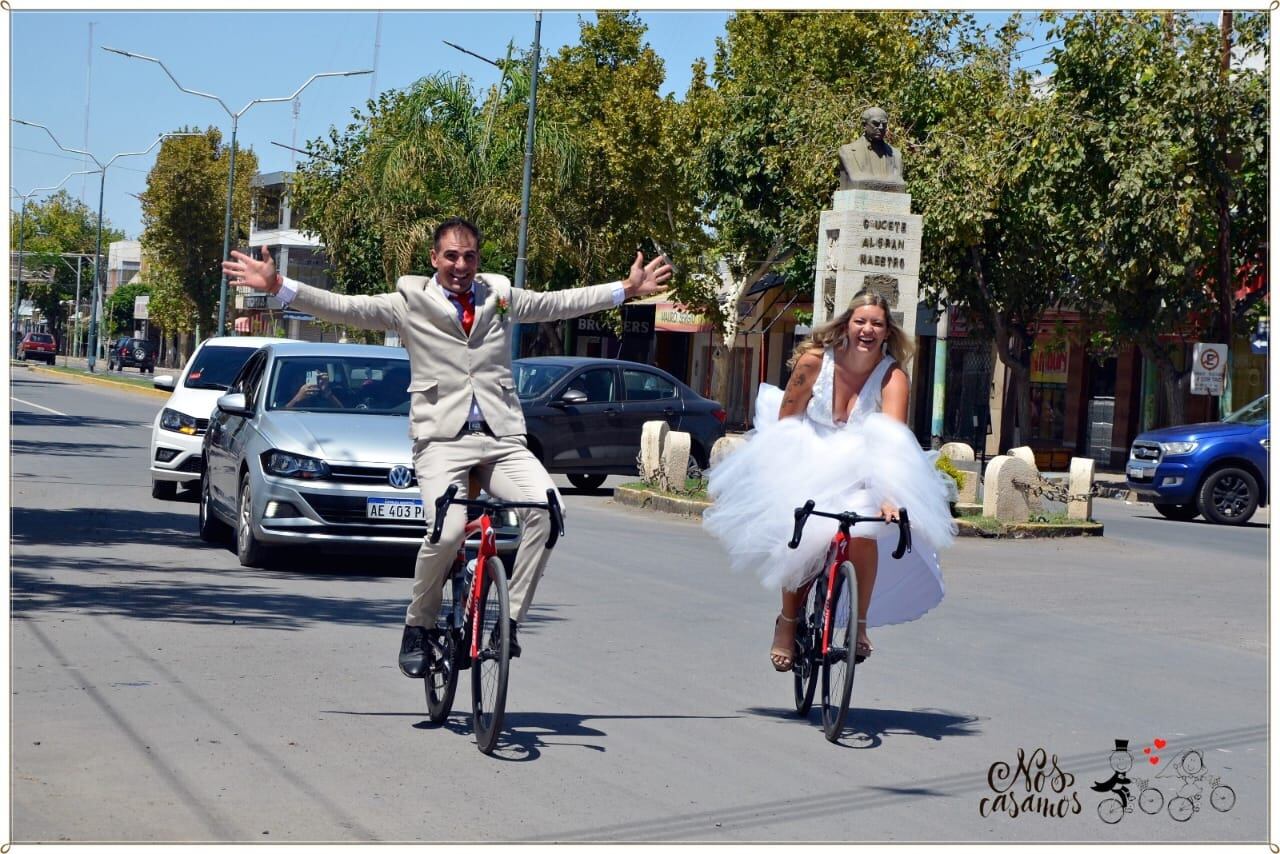 Carla y Pitty en su boda.