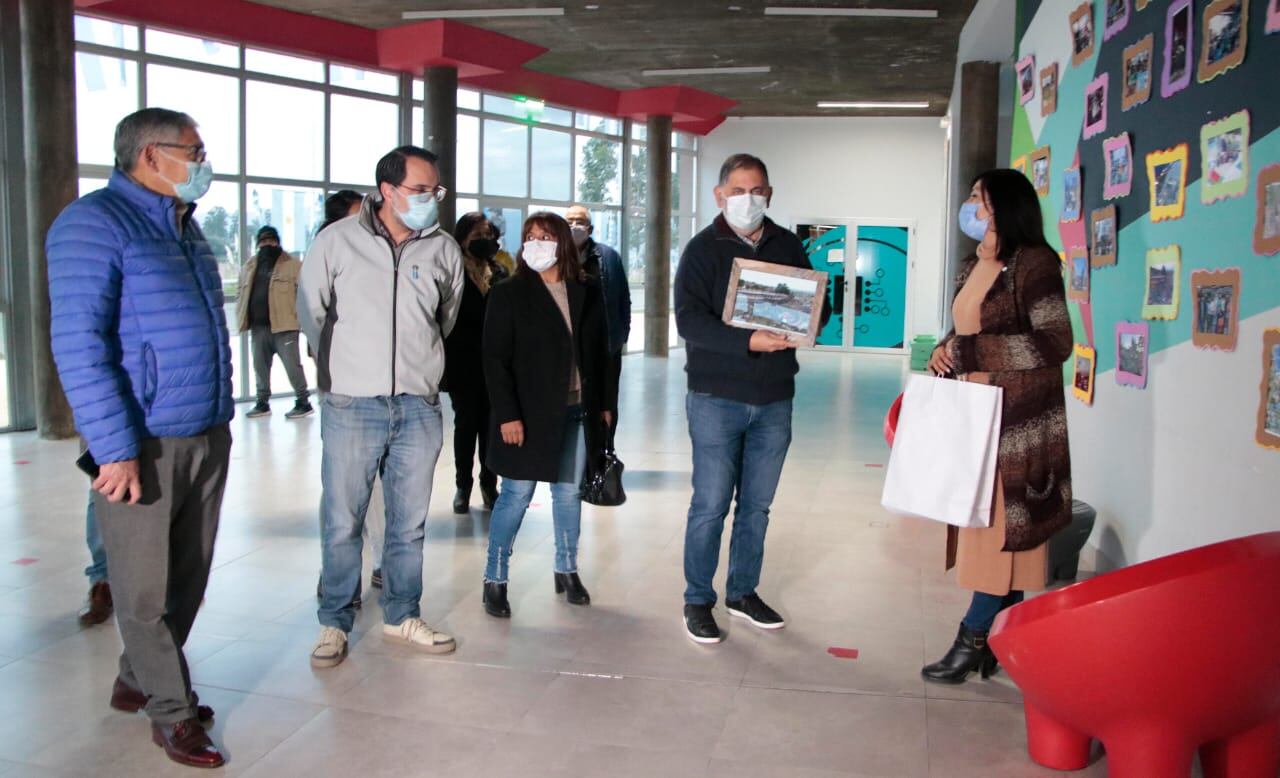 Sin festejos por la pandemia, el intendente Jorge recordó el segundo aniversario del NIDO Parque Belgrano haciendo una visita al lugar junto al ministro Corro, el concejal Aguiar y funcionarios municipales.