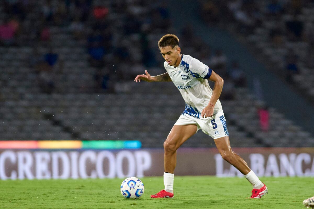 Talleres lo tiene en sus planes, pero dos clubes de Brasil negocian por su pase