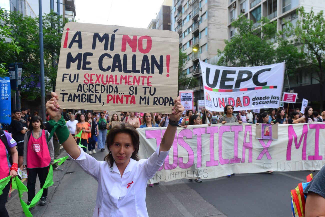 Marcha en Córdoba por el Día Internacional de la Eliminación de la Violencia contra la Mujer. (Nicolás Bravo / LaVoz)