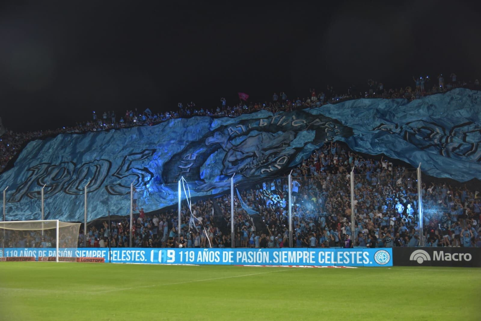 Belgrano enfrentó a Huracán por la primera fecha del Apertura de la Liga Profesional 2025. (Facundo Luque / La Voz)