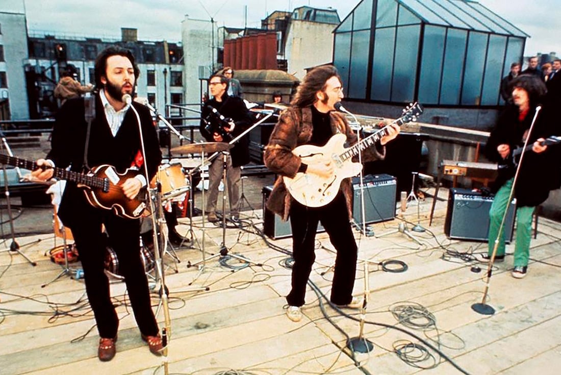 Londres: Hace 50 años, The Beatles ofrecía, sin saberlo, su última actuación en un improvisado y sorpresivo concierto en la terraza del edificio donde funcionaba su discográfica Apple, a modo de punto final de las caóticas sesiones del disco y documental “Let it be”, que se convirtiría en un hito en su carrera y adquiriría una dimensión mítica con el paso del tiempo. (Télam)