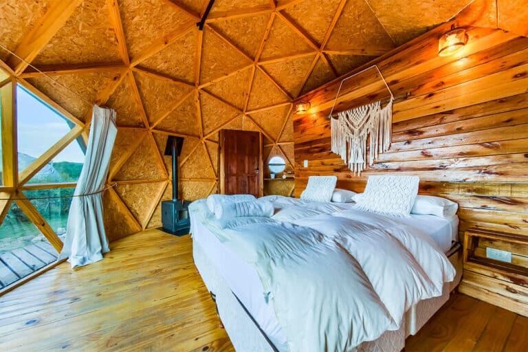 El ecoglamping ofrece bajada al río y se ubica a menos de una hora de Córdoba.