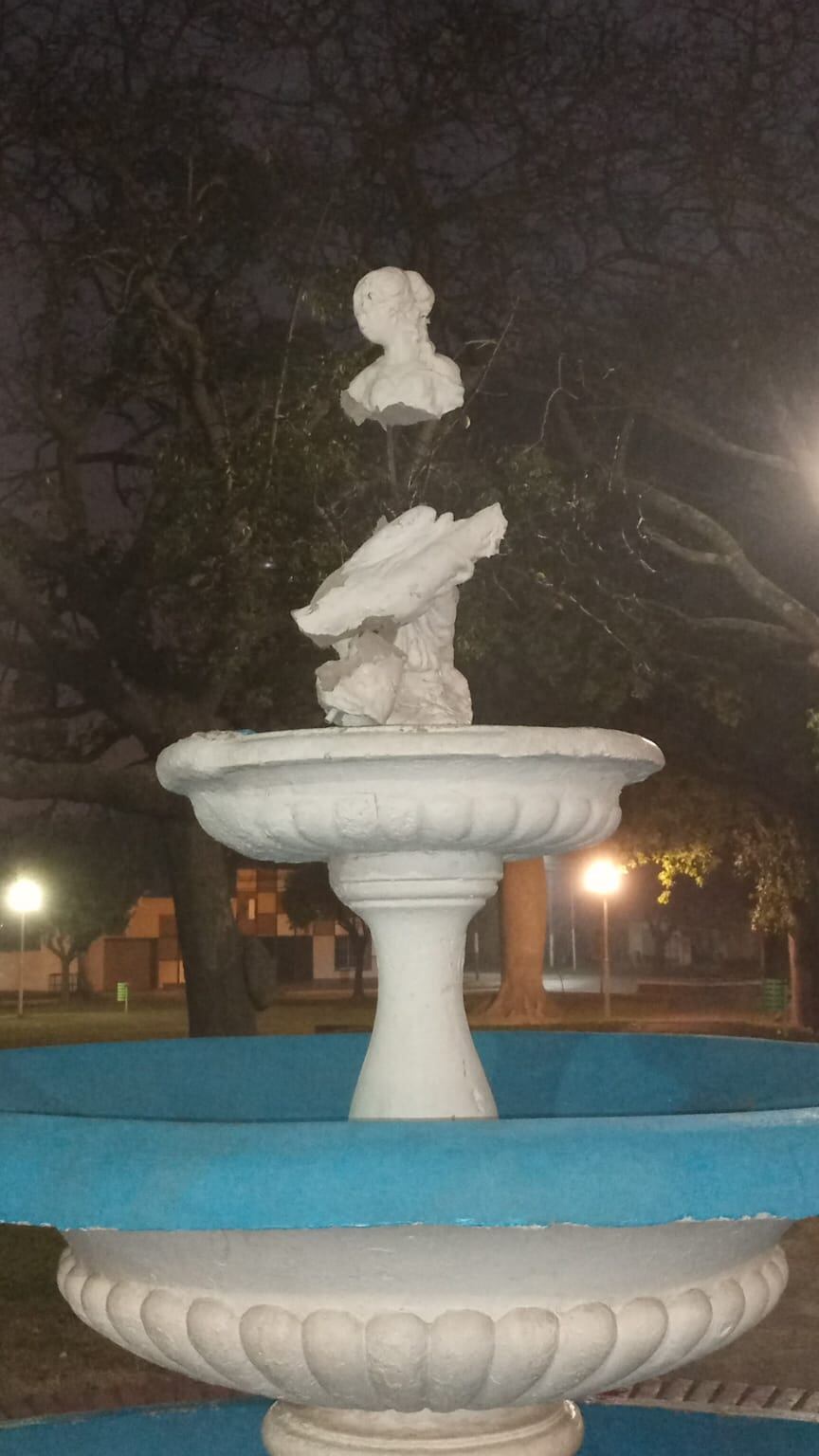 Vandalismo en la Plaza Belgrano de Pérez