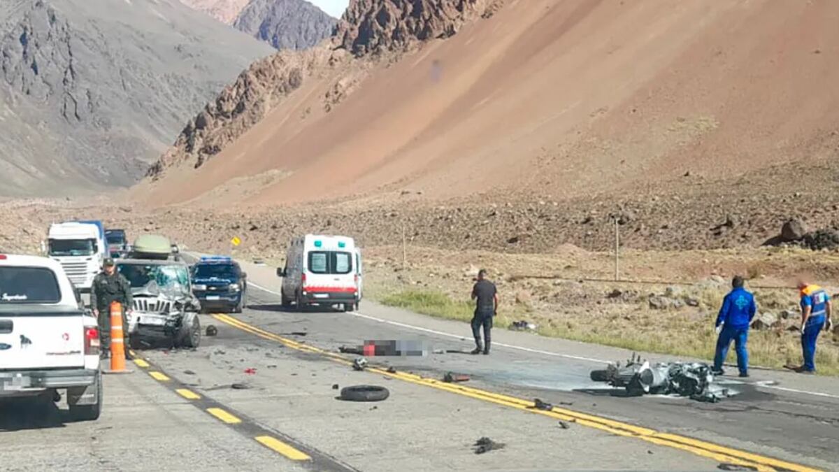 Trágico accidente en Mendoza: una pareja de motociclistas murió en un choque en Alta Montaña