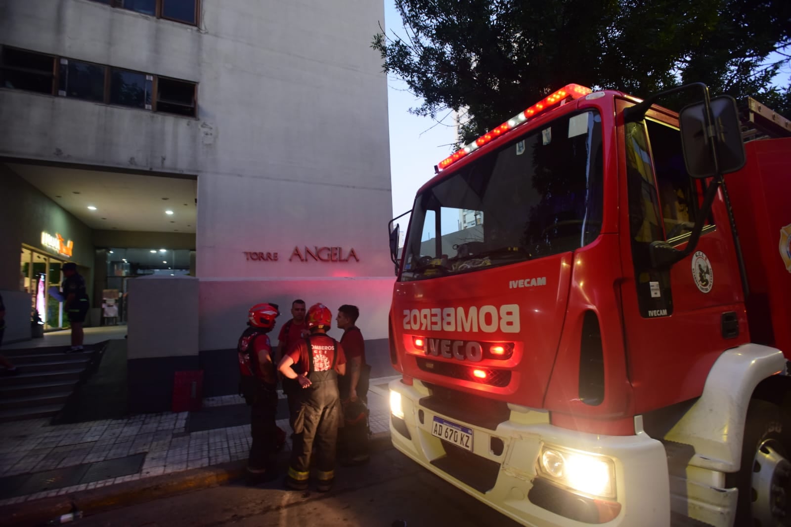 Incendio en la Torre Ángela (César Heredia/LaVoz).