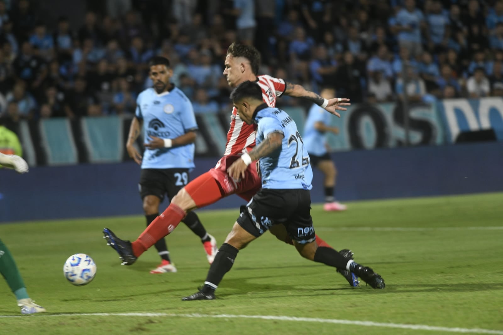 Belgrano recibió a Barracas Central por la Liga Profesional. (Javier Ferreyra / La Voz)