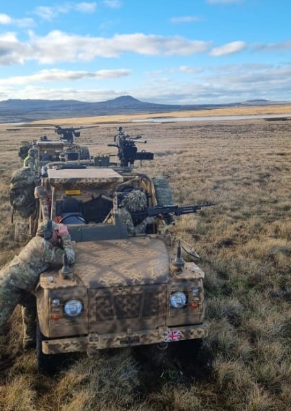 Soldados milicianos se entrenaron en Malvinas.