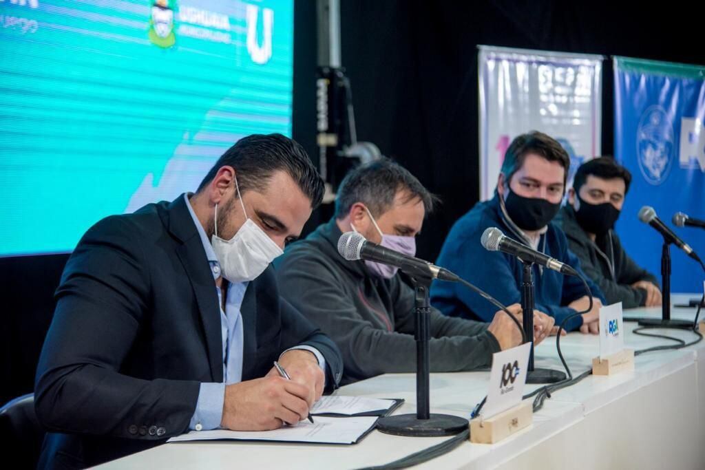 Los intendentes fueguinos suscribieron un convenio con el ministro Cabandié para el tratamiento de residuos