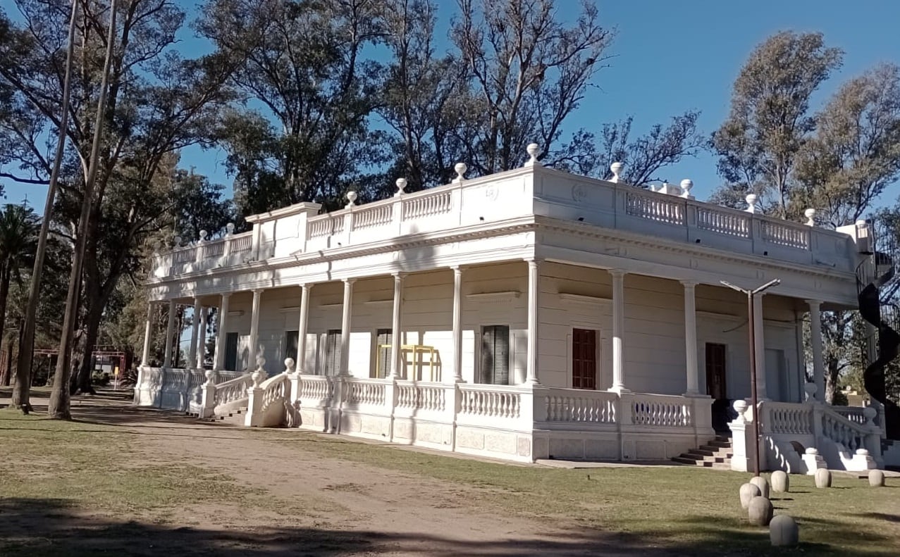 Almafuerte. La casona del fundador, junto al lago Piedras Moras (La Voz)