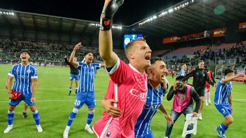 El festejo del Tomba con el capitán, el Ruso Rodríguez.