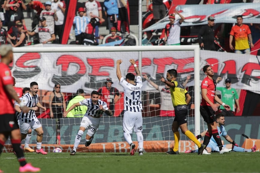 Gastón Benavídez y su golazo para Talleres ante Colón por Copa Argentina. (Prensa Copa Argentina).